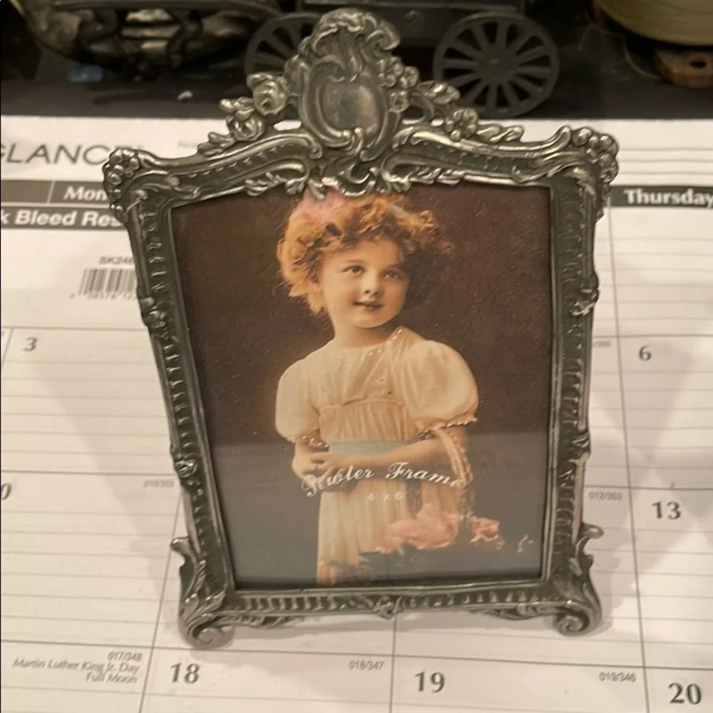 PICTURE FRAME FINE PEWTER SILVER TONE 4.5 X 7 in.